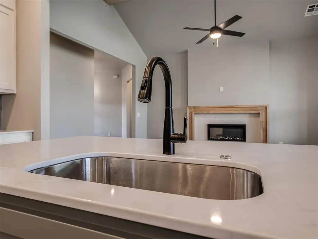 Photo 11 — 11917 Rockbed Drive, Yukon, OK 73099