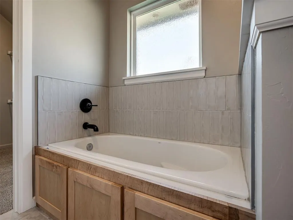Photo 21 — 11917 Rockbed Drive, Yukon, OK 73099