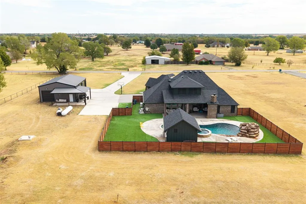 Photo 2 — 311 Scissortail Lane, Tuttle, OK 73089