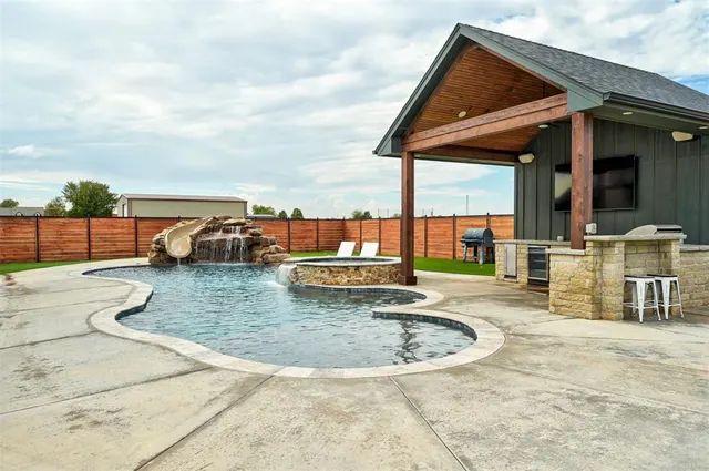 Photo 3 — 311 Scissortail Lane, Tuttle, OK 73089