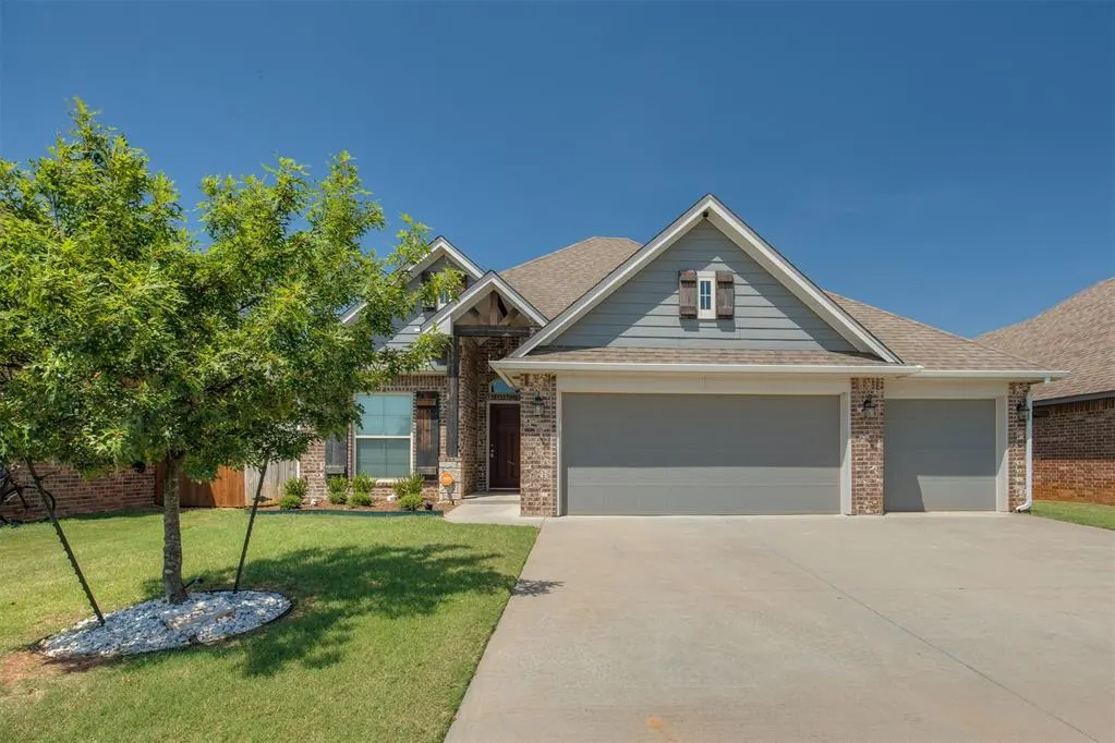Front exterior — 3812 Presidio Circle, Norman, OK 73072