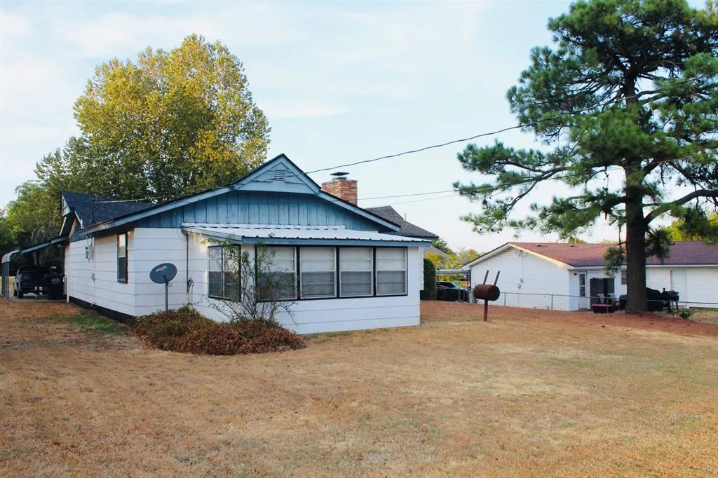 Photo 5 — 408 English Drive, Rush Springs, OK 73082