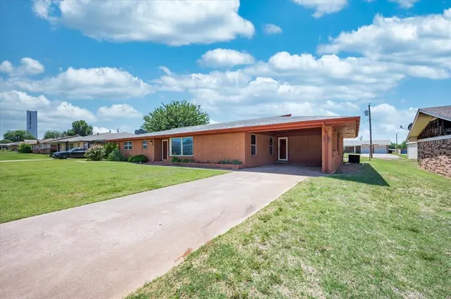 Photo 3 — 412 S Carol Street, Carnegie, OK 73015