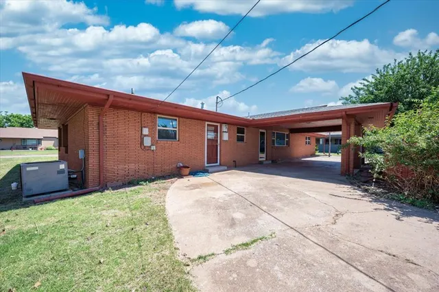 Photo 5 — 412 S Carol Street, Carnegie, OK 73015