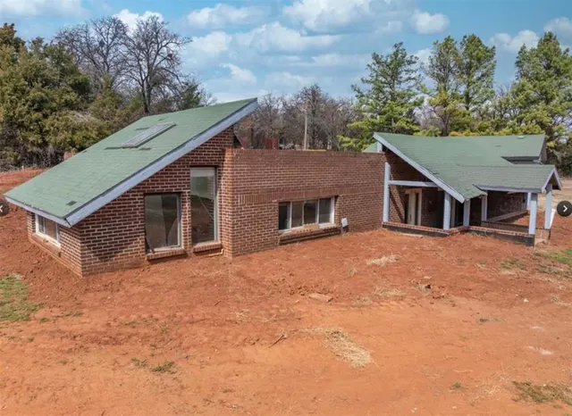 Photo 2 — 624 Rail Drive, Edmond, OK 73025