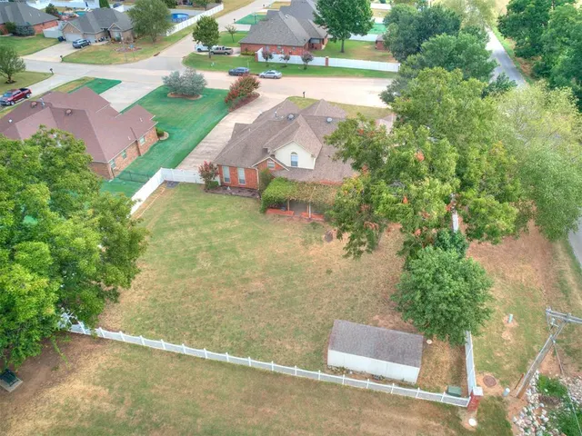 Photo 4 — 1502 N Windmill Ridge Drive, Shawnee, OK 74804