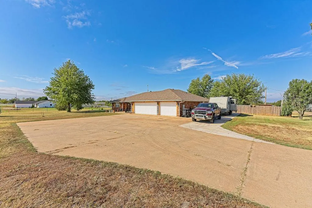 Photo 2 — 1901 S Broadway, Guthrie, OK 73044