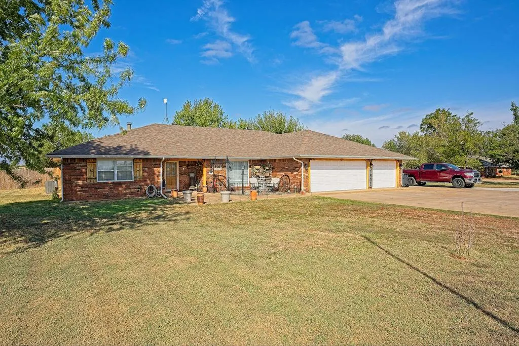 Photo 3 — 1901 S Broadway, Guthrie, OK 73044
