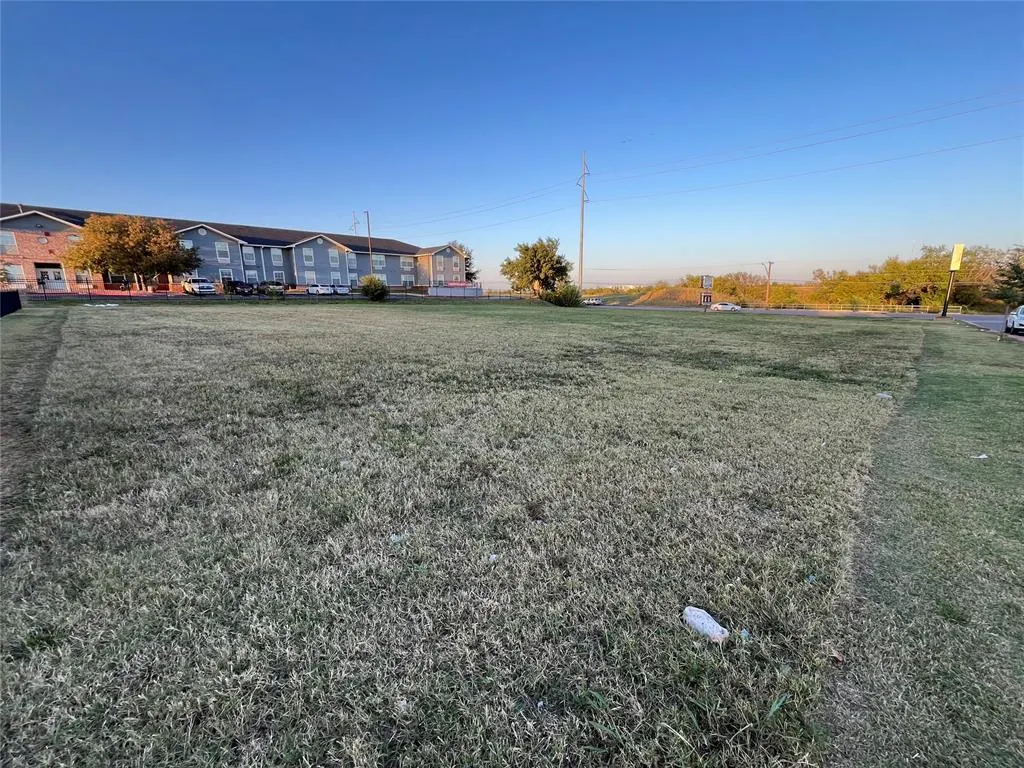 Photo 10 — 12515 N Pennsylvania Avenue, Oklahoma City, OK 73120