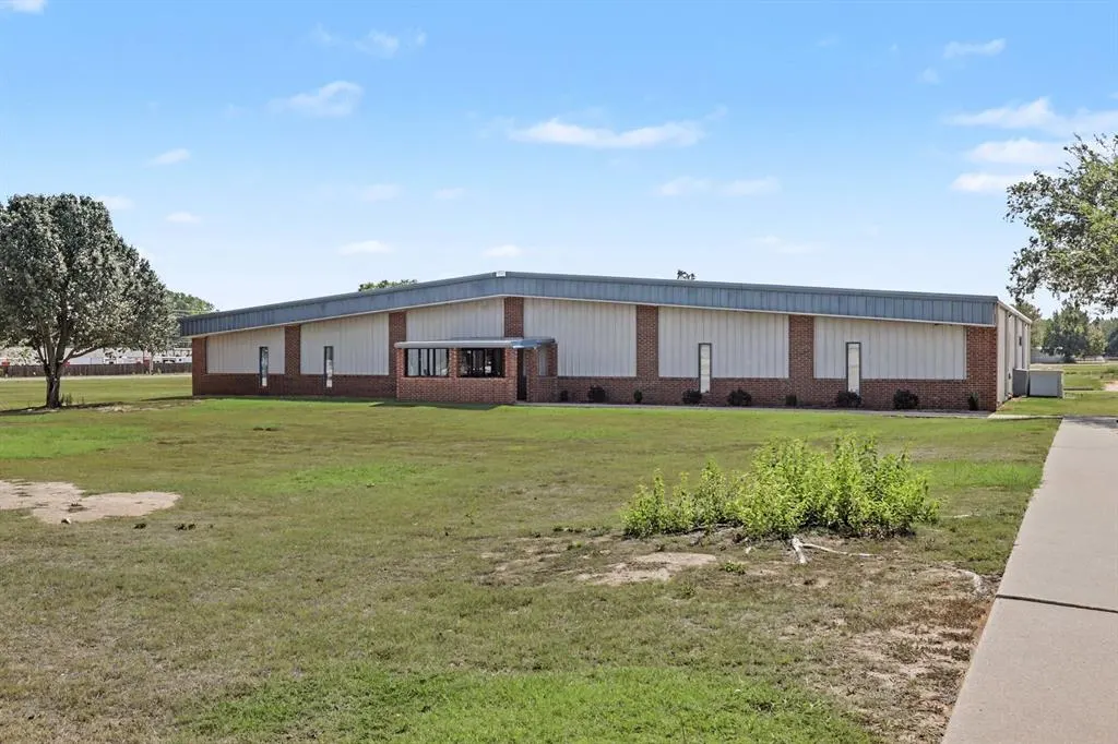 Front exterior — 932 W State Highway 152 Highway, Mustang, OK 73064