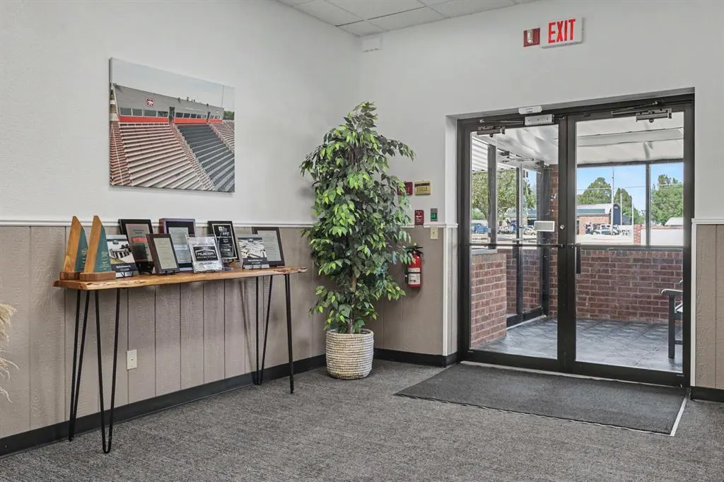 Photo 4 — 932 W State Highway 152 Highway, Mustang, OK 73064
