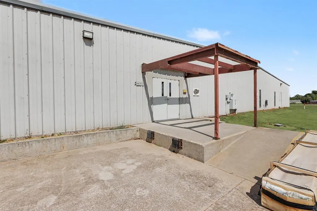 Photo 27 — 932 W State Highway 152 Highway, Mustang, OK 73064