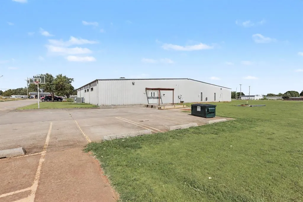 Photo 28 — 932 W State Highway 152 Highway, Mustang, OK 73064