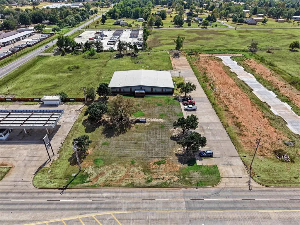 Photo 30 — 932 W State Highway 152 Highway, Mustang, OK 73064