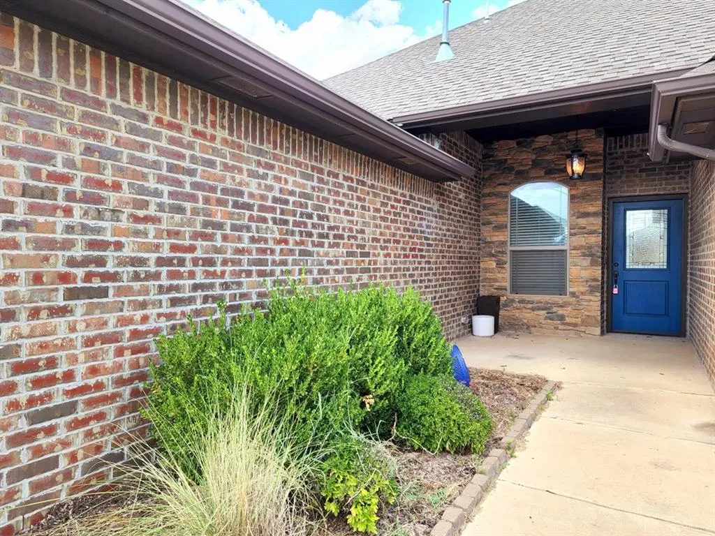 Photo 2 — 11309 NW 104th Street, Yukon, OK 73099