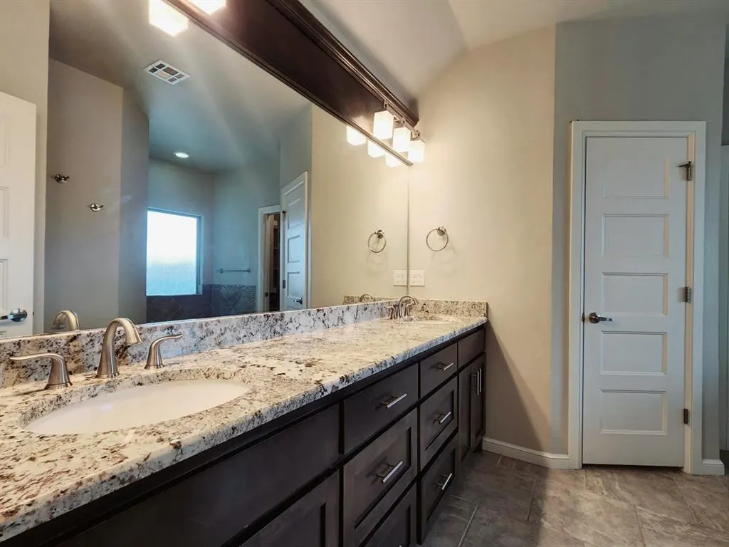 Photo 8 — 11309 NW 104th Street, Yukon, OK 73099