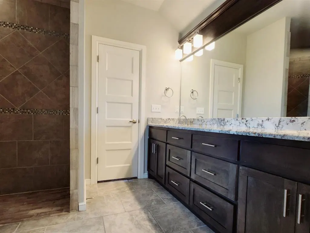 Photo 11 — 11309 NW 104th Street, Yukon, OK 73099
