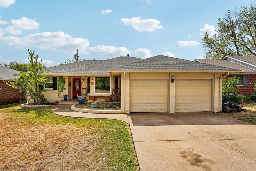 Front exterior — 208 E 30th Street, Edmond, OK 73013