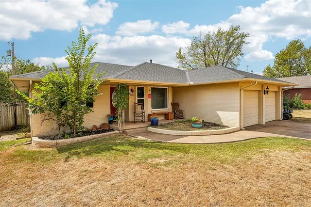 Photo 2 — 208 E 30th Street, Edmond, OK 73013