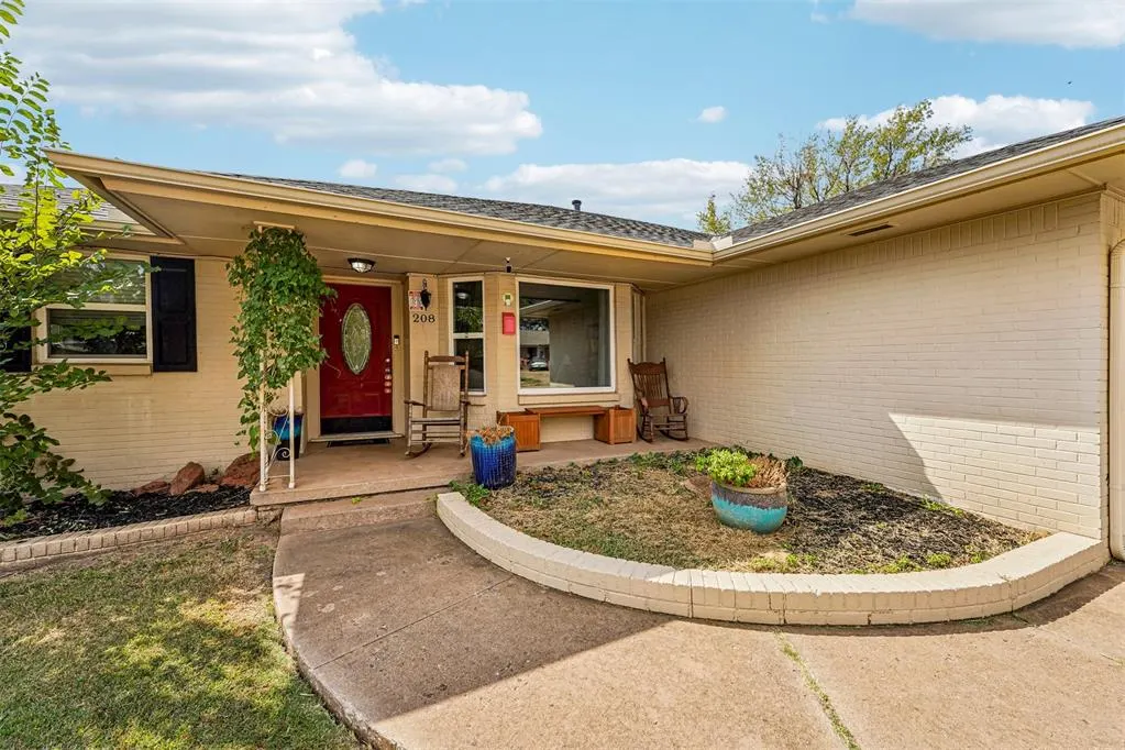 Photo 4 — 208 E 30th Street, Edmond, OK 73013