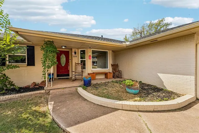 Photo 4 — 208 E 30th Street, Edmond, OK 73013