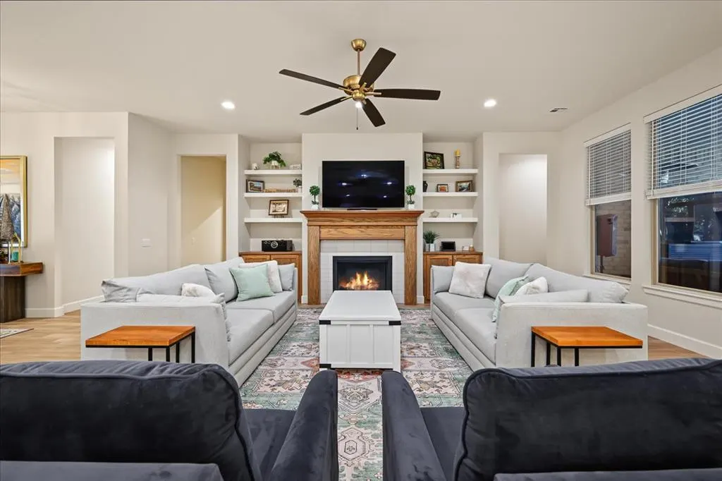 Photo 2 — 2421 Rumble Court, Edmond, OK 73034