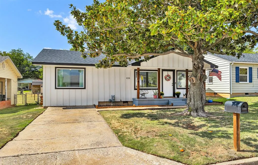 Photo 2 — 434 S 7th Street, Yukon, OK 73099