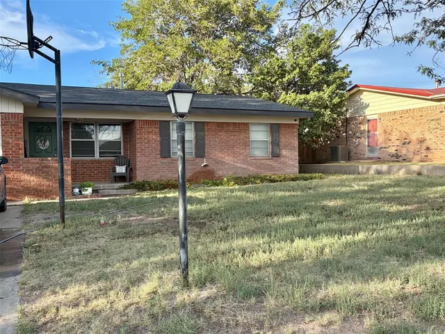 Photo 2 — 234 Circle Drive, Guymon, OK 73942