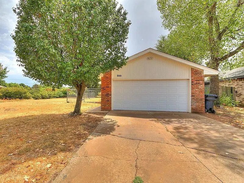 Front exterior — 800 NW 113th Street, Oklahoma City, OK 73114