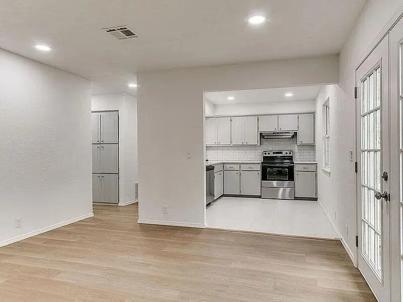Photo 13 — 800 NW 113th Street, Oklahoma City, OK 73114