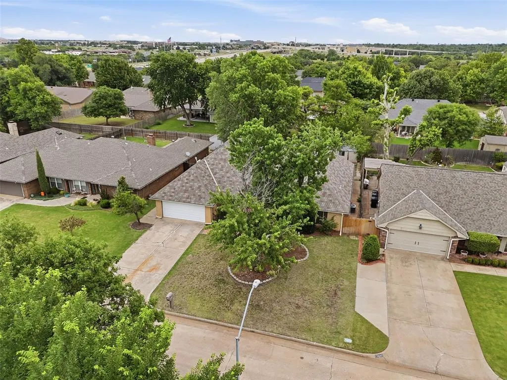 Photo 4 — 13404 Green Valley Drive, Oklahoma City, OK 73120