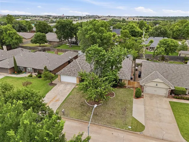 Photo 4 — 13404 Green Valley Drive, Oklahoma City, OK 73120