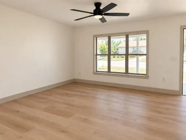 Photo 5 — 703 Thompson Drive, El Reno, OK 73036