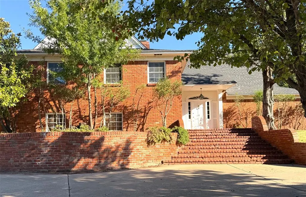Front exterior — 3315 Robin Ridge Road, Oklahoma City, OK 73120