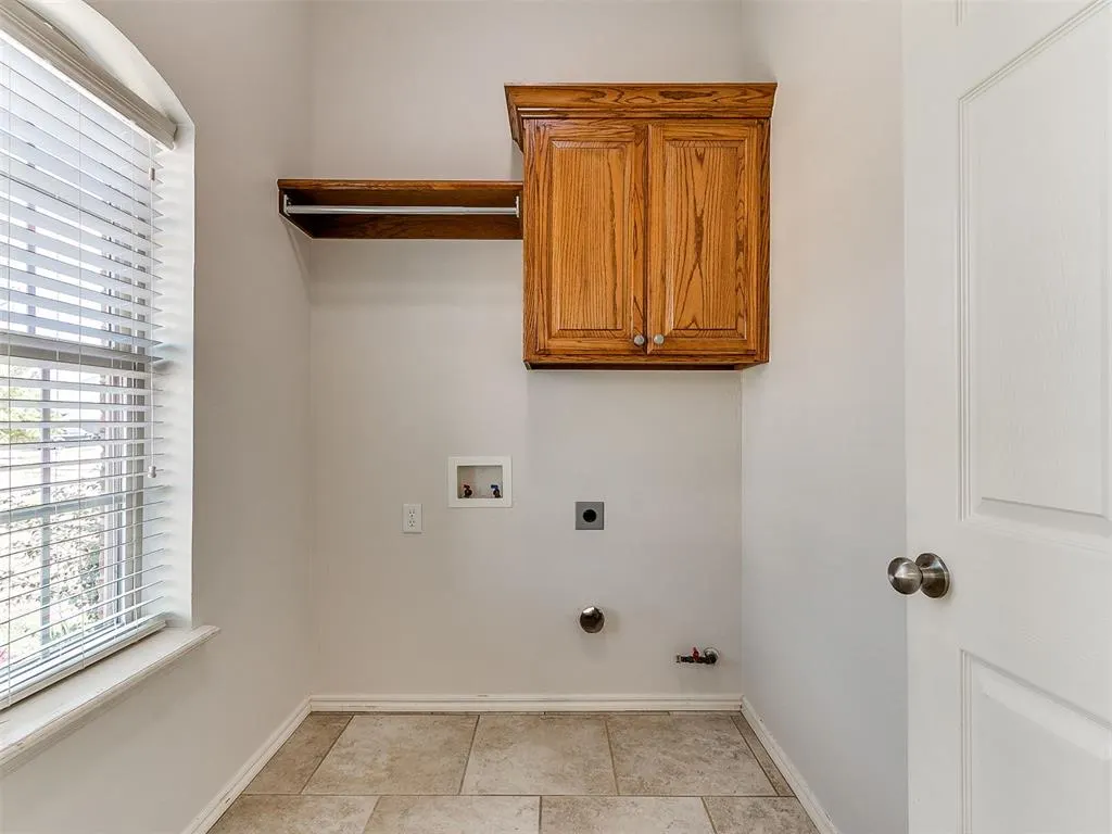 Photo 9 — 4100 Queensbury Court, Norman, OK 73072