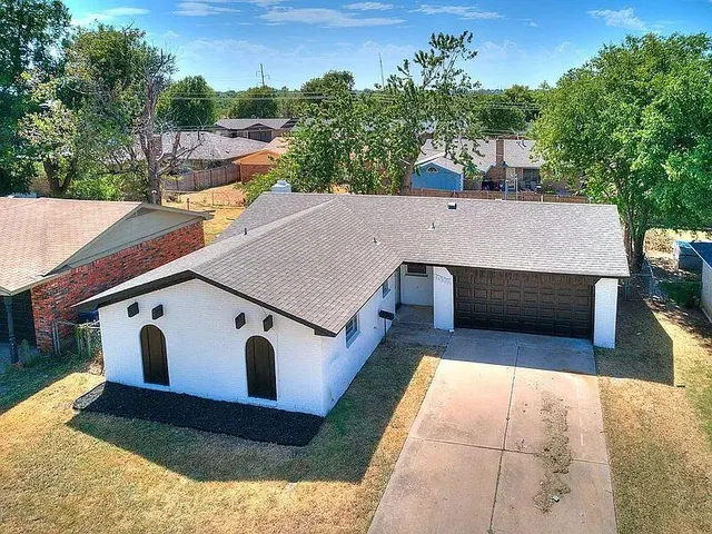 Photo 4 — 10917 N McKinley Avenue, Oklahoma City, OK 73114