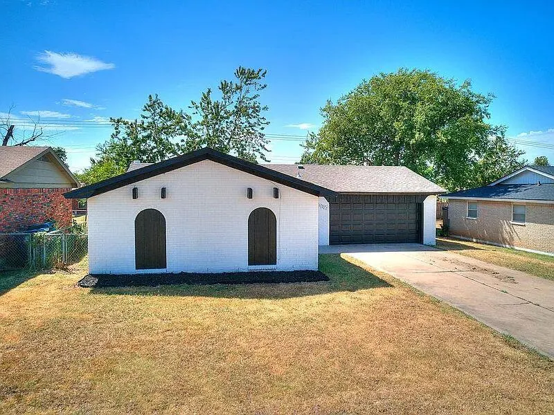 Photo 7 — 10917 N McKinley Avenue, Oklahoma City, OK 73114