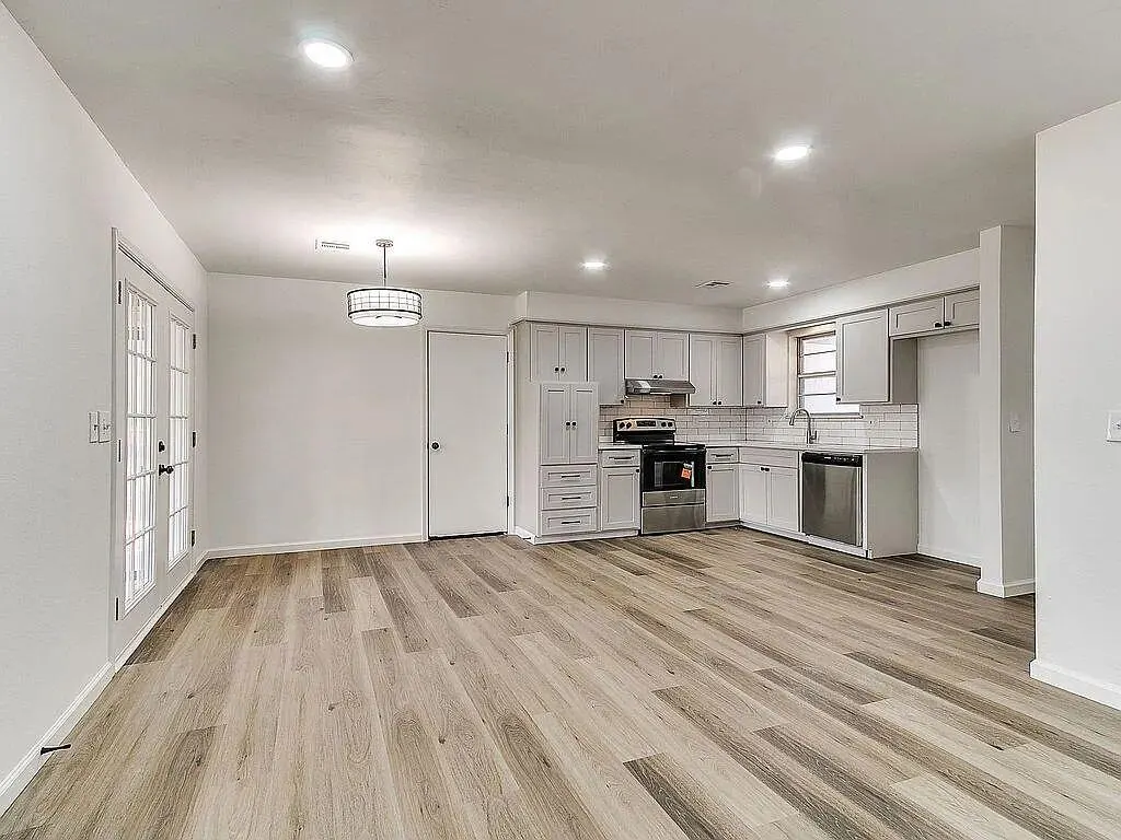 Photo 10 — 10917 N McKinley Avenue, Oklahoma City, OK 73114