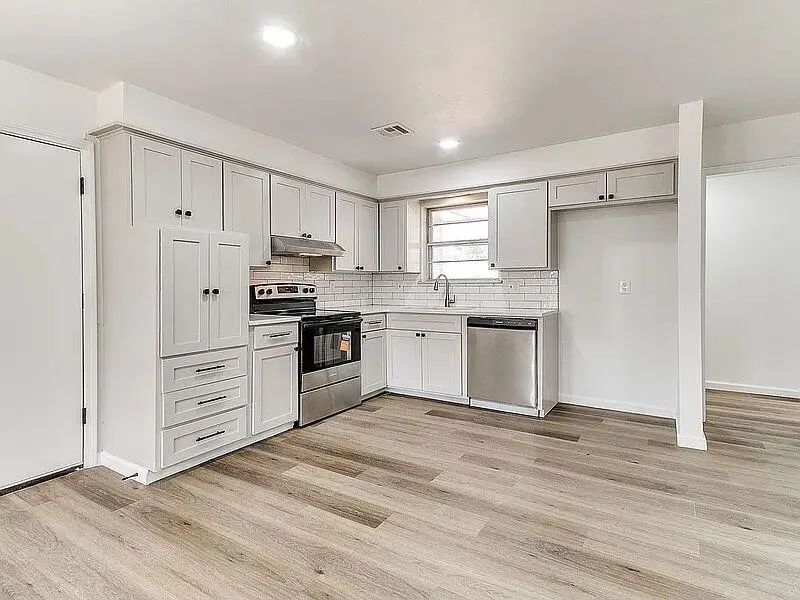 Photo 18 — 10917 N McKinley Avenue, Oklahoma City, OK 73114