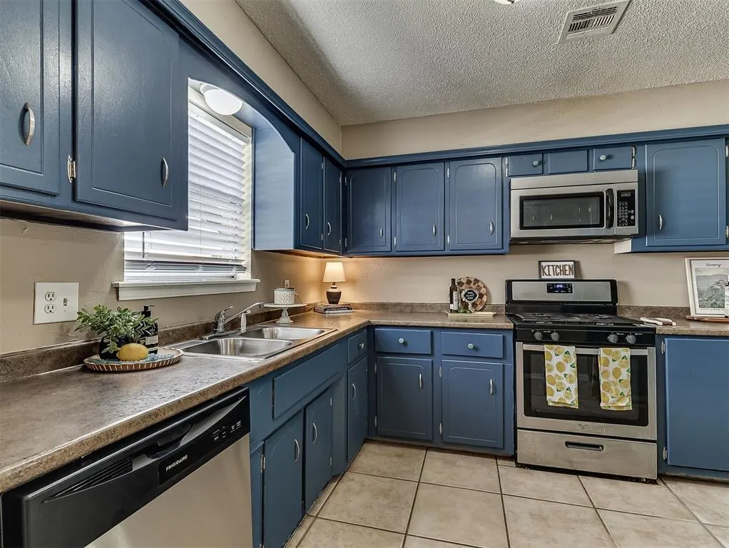 Photo 11 — 9404 S Winston Way, Oklahoma City, OK 73139