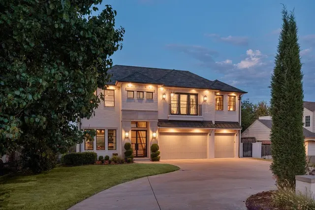 Photo 2 — 1415 Sherwood Lane, Oklahoma City, OK 73116