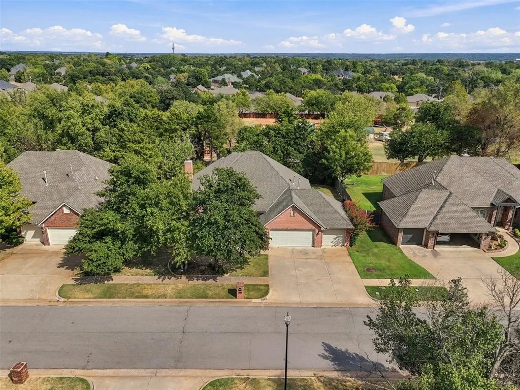 Photo 2 — 13728 Kirkland Ridge, Edmond, OK 73013
