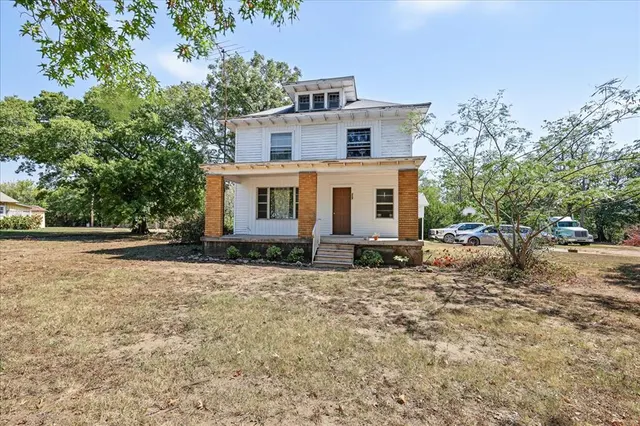 Photo 2 — 502 N 3rd Street, Okemah, OK 74859
