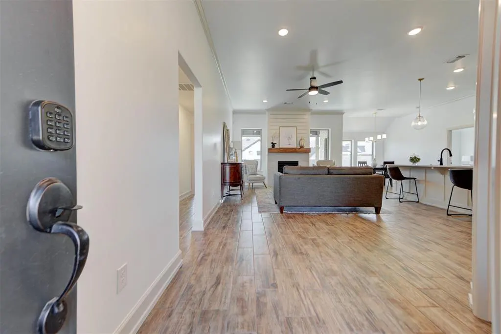 Photo 3 — 10528 NW 33rd Place, Yukon, OK 73099