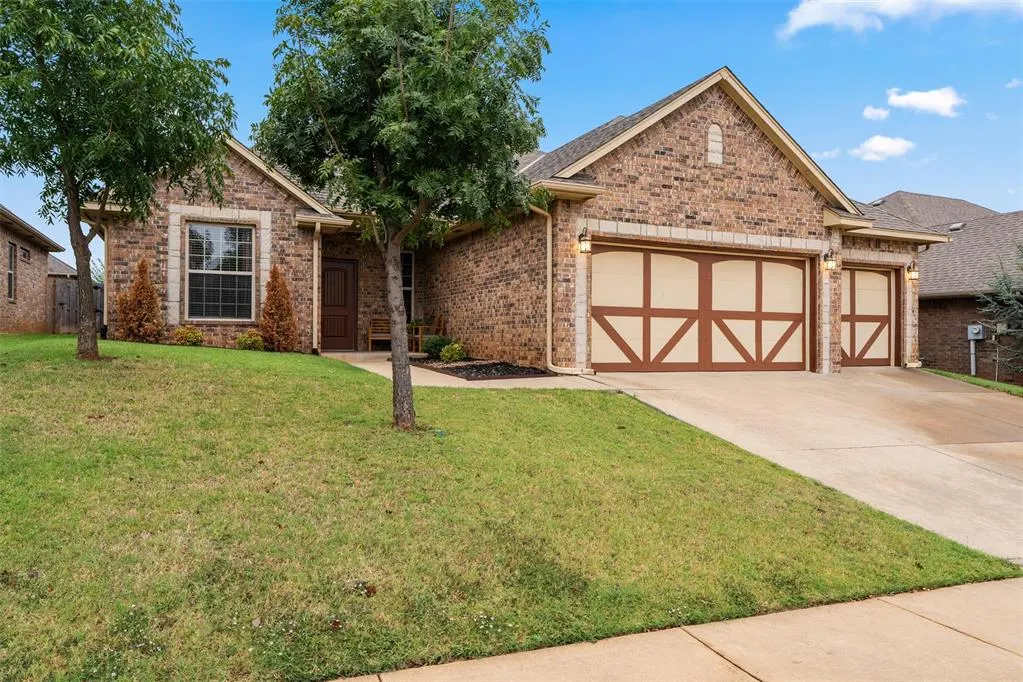 Photo 2 — 3225 Wakefield Road, Edmond, OK 73034