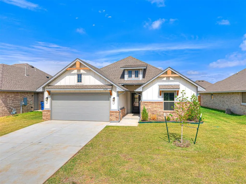 Front exterior — 628 Honey Springs Lane, Shawnee, OK 74804