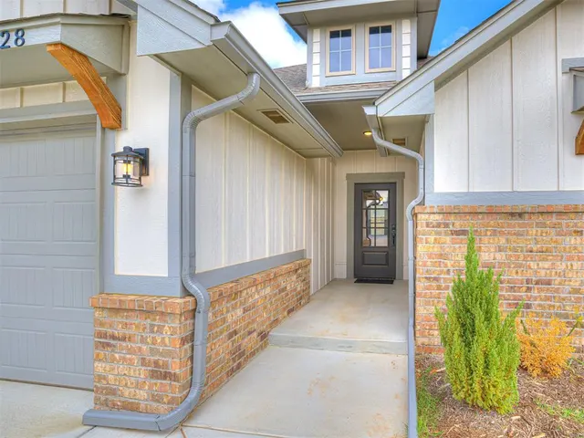 Photo 3 — 628 Honey Springs Lane, Shawnee, OK 74804