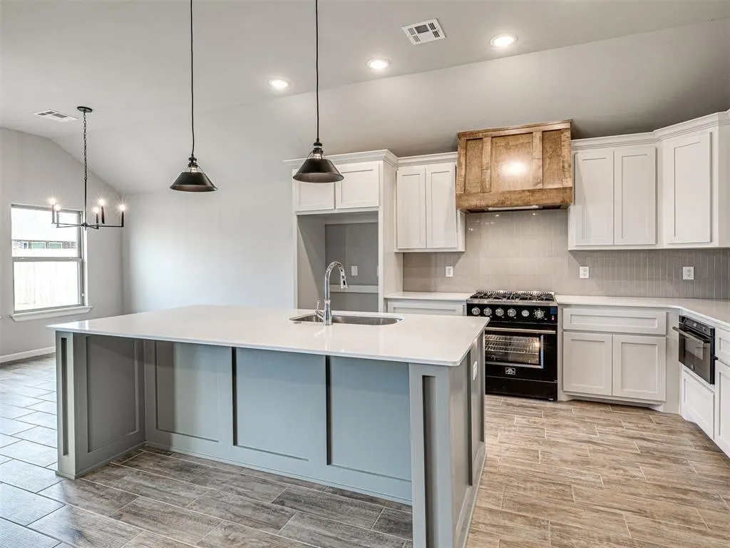 Photo 15 — 628 Honey Springs Lane, Shawnee, OK 74804