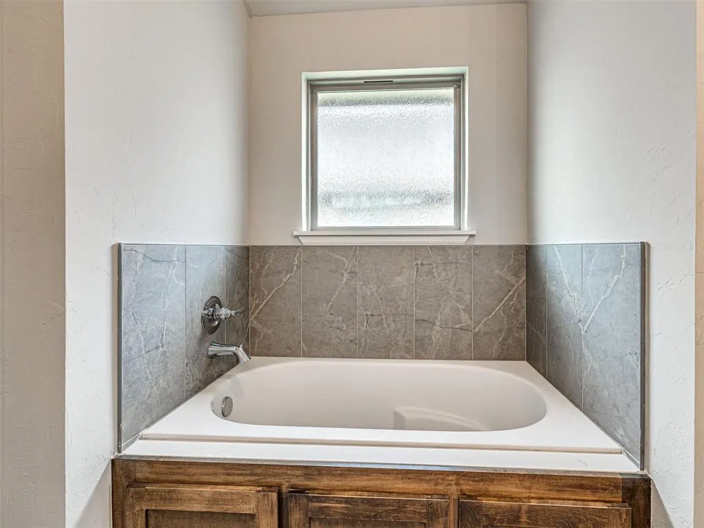 Photo 29 — 628 Honey Springs Lane, Shawnee, OK 74804