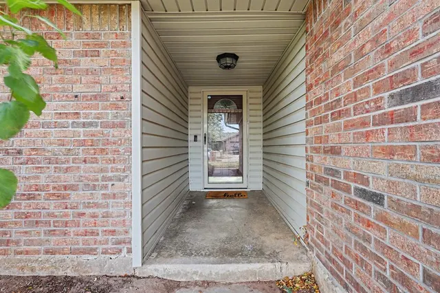 Photo 2 — 1004 SW 11th Street, Moore, OK 73160